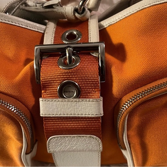 #31027 🔥Hot Pick🔥Prada 💕❤️ Beautiful Preloved Prada shoulder bag - Picture 4 of 16